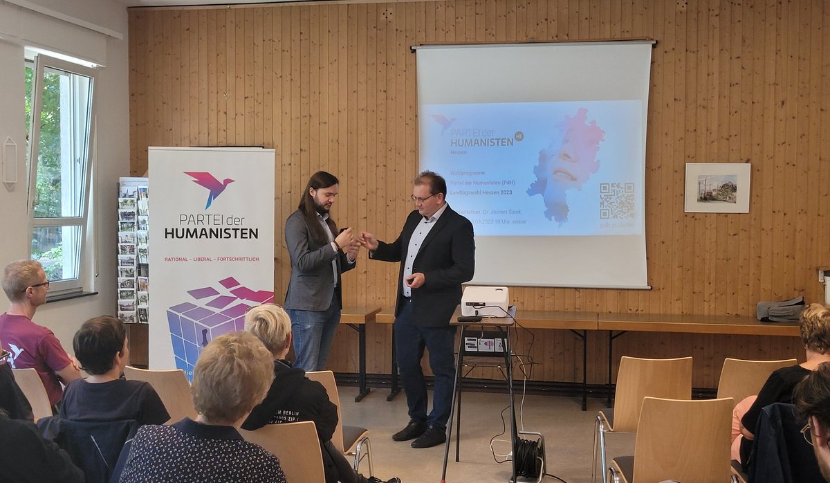 PdH_HE's tweet image. "Was ist humanistische Politik?" - unsere Vortragsveranstaltung in #Darmstadt läuft an und ist gut besucht 👍
#ltwhe23 #ltwhessen23 #hessenwahl2023  #Humanismus