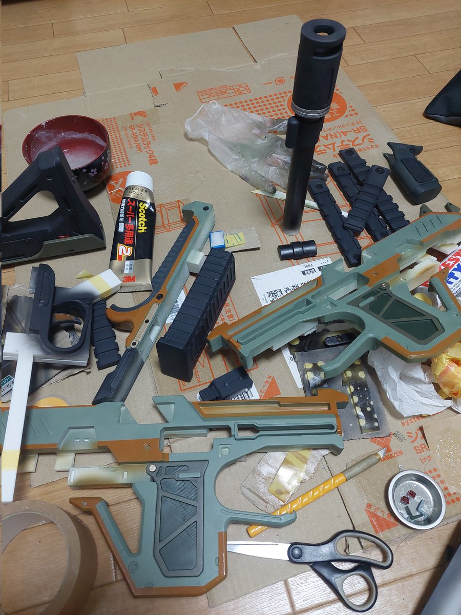 shiroto301's tweet photo. ボルトはもうじき完成します🙆
#ApexLegends #3Dプリンター #コスプレ https://t.co/z4JJoU8KK5