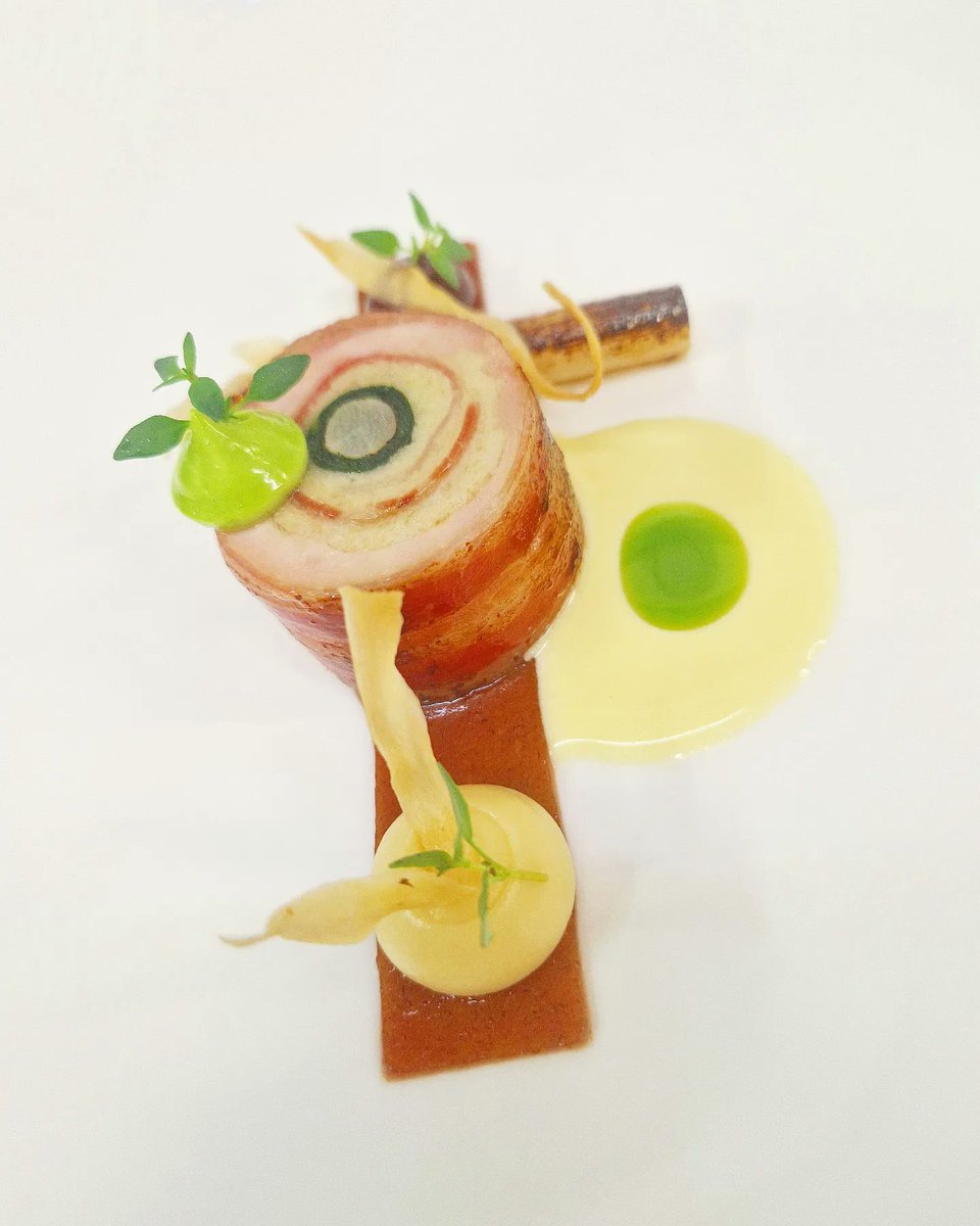 Guinea fowl / parsnip / salsify horseback / parsley Ballontine of guinea fowl & salsify horseback. Puree of parsnip & prune. Finished with parsley emulsion & guinea fowl veloute. #passionate #chef #foodie #cookery #love #brigade #classics #flavours #textures #chefslife