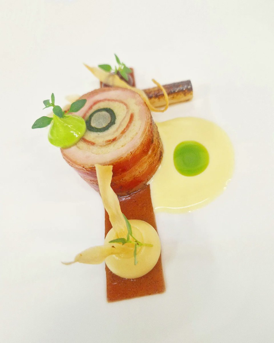 Guinea fowl / parsnip / salsify horseback / parsley 

Ballontine of guinea fowl &amp; salsify horseback. Puree of parsnip &amp; prune. Finished with parsley emulsion &amp; guinea fowl veloute.

#passionate #chef #foodie #cookery #love #brigade #classics #flavours #textures #chefslife