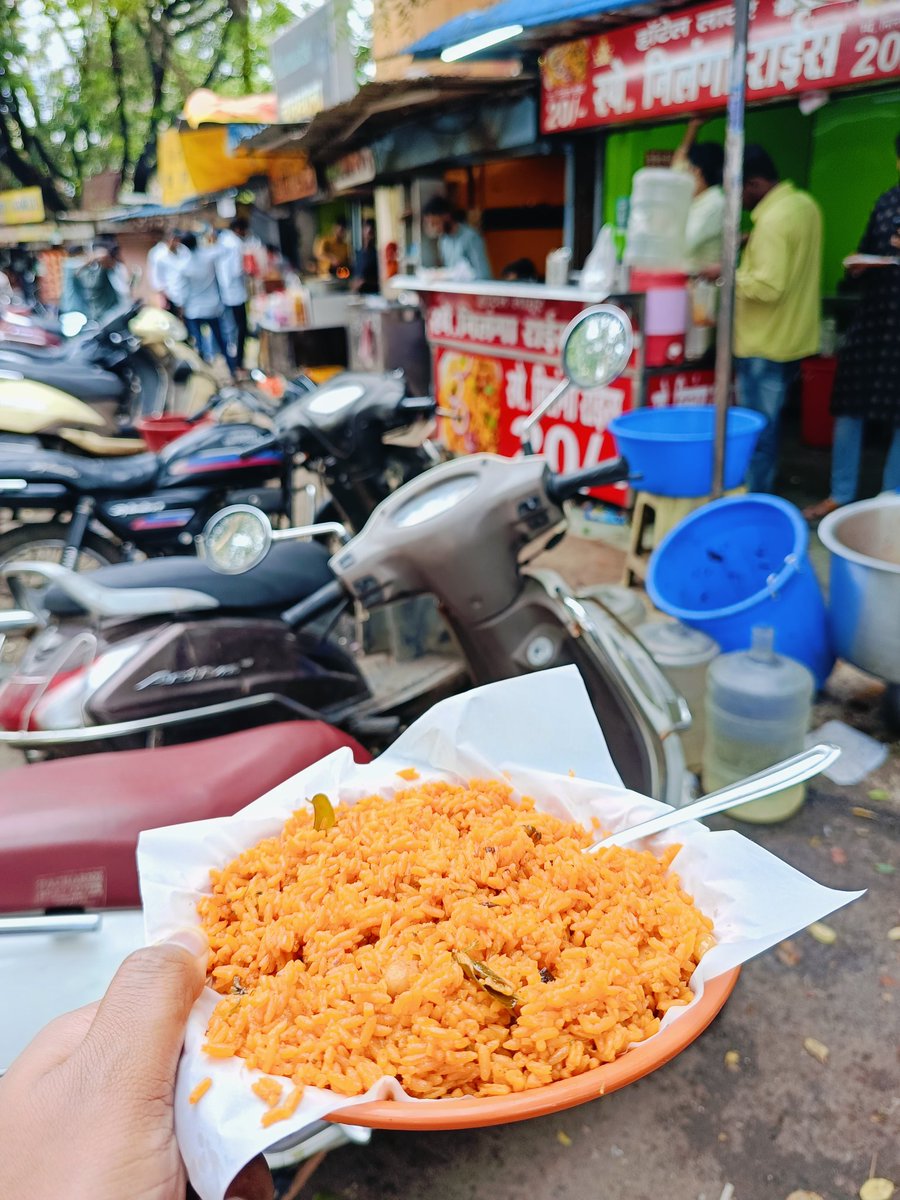 स्पे निलंगा राईस 🍛
महाराष्ट्रातील पदार्थ सर्वत्र पसरायला हवेत...
आपण खाऊन पाहिलात का?