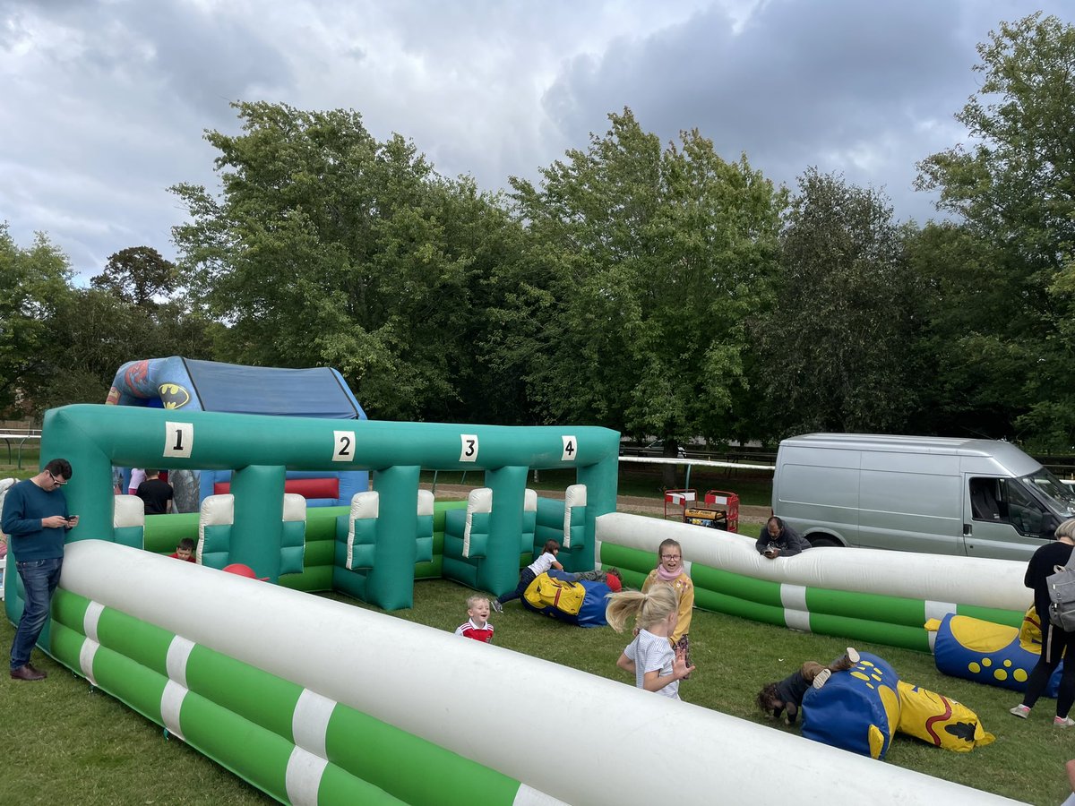 👏 Plenty for the youngsters to do on the Severals thanks to @Equestrianserv with both pony hopping & a bouncy castle set up 😃