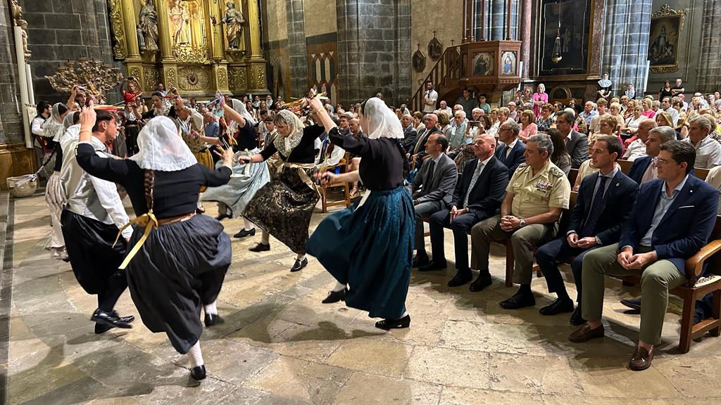 glesenne's tweet photo. Gracias a todo el pueblo de #Binissalem por invitarme a participar en vuestra LVII Festa des Vermar. 

Una celebración que recoge lo mejor de nuestra cultura y nuestra tradición, convirtiéndose en una cita obligada dentro del calendario mallorquín.

Molts d'anys i bona #vermada! https://t.co/57sZjGNxFc
