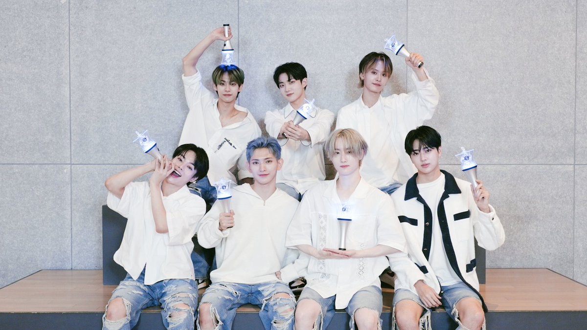 TempestFR's tweet photo. [21.09.2023] ϟ #TEMREC

TEMPEST dévoile le cheering guide pour leur beside ‘Dive’ 🤿.

🔗[https://t.co/npIvP4oqhL]
____
#TEMPEST #TPST #템페스트
#템페스트는_폭풍을_향해_vroomvroom
#VroomVroomIntoTEMPEST
#DIVE #DIVE_TEMPEST 
@TPST_twt @TPST__official 
-Crystalϟ https://t.co/METbmgDQVL
