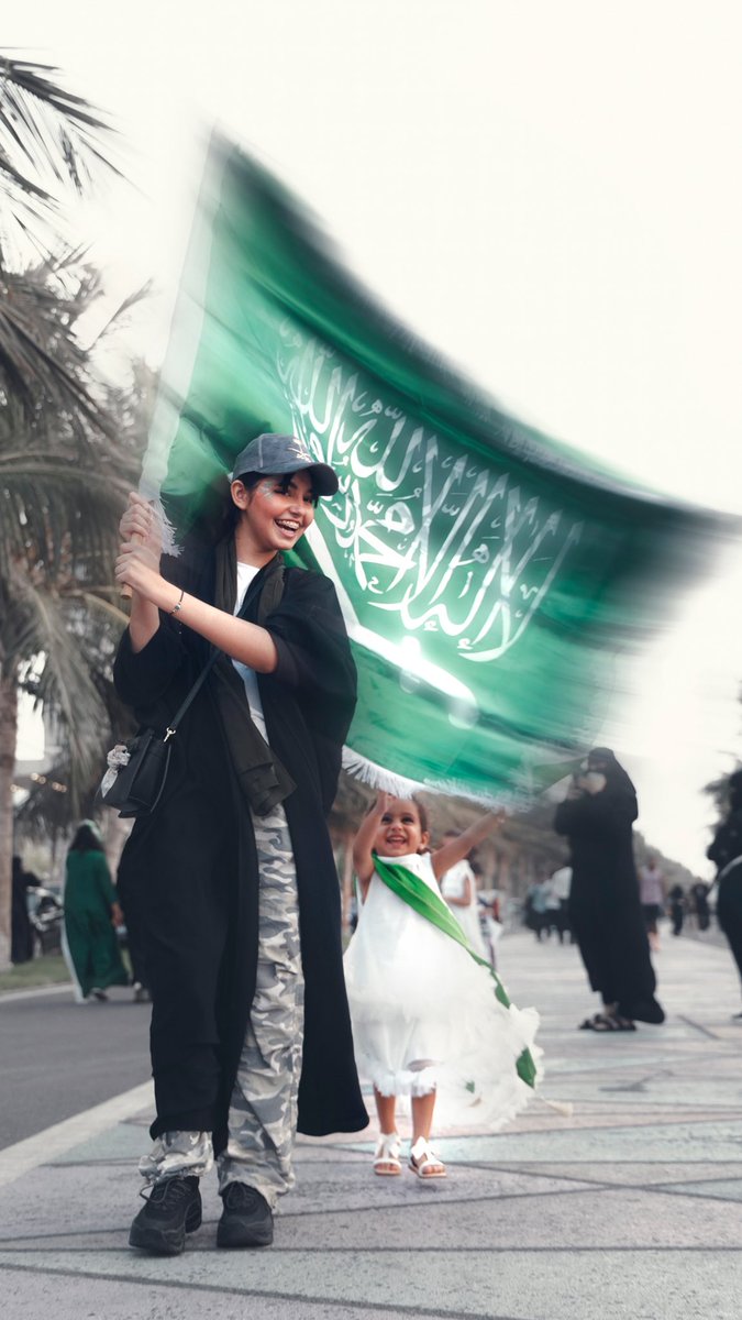 Kaldizo's tweet photo. محاولة الوصول للعلم 😃
تصويري في اليوم الوطني 🇸🇦

#نحلم_ونحقق #اليوم_الوطني_السعودي_93 
#SaudiNationalDay93 #WeDreamAndWeAchieve #saudiflag 
#saudinationalday https://t.co/mxObeRVXQM