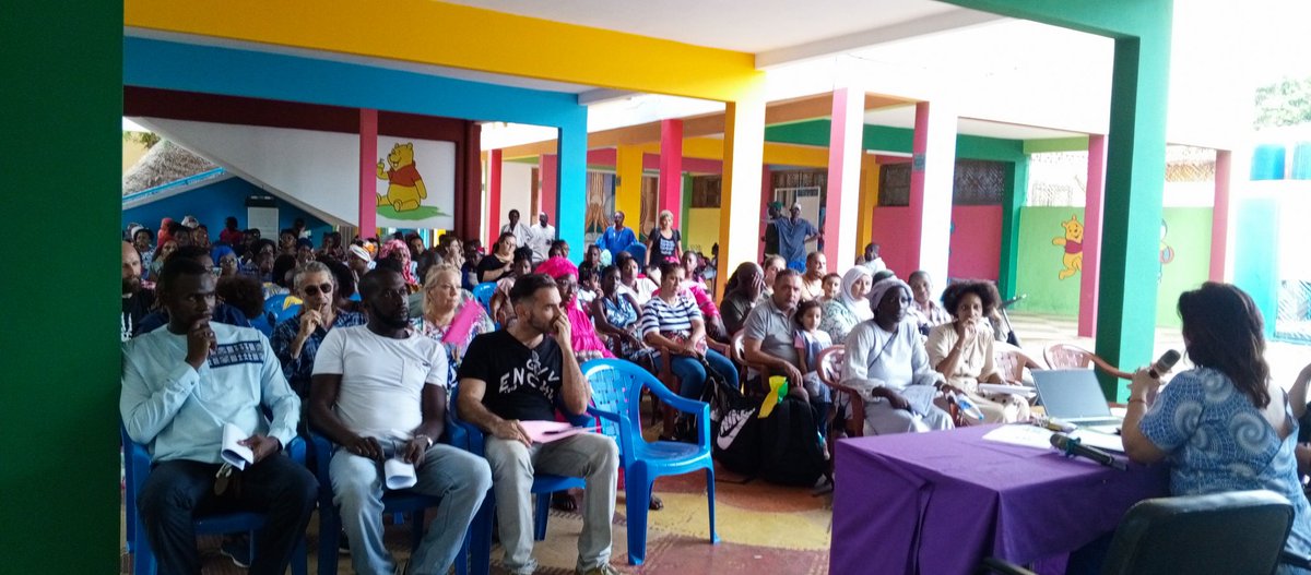 Comme annoncé, les rencontres parents-enseignants, Programme Français, tous niveaux confondus, ont eu lieu les 19, 21 et 22 septembre 2023.
Des rencontres qui ont permis d'informer des grandes lignes de l'année, des méthodes de travail, du règlement intérieur....
Retour en images