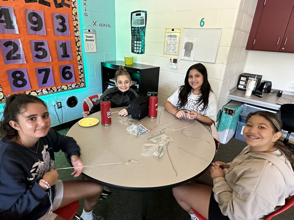 MrsViscariello's tweet image. Having fun making bracelets in clubs!