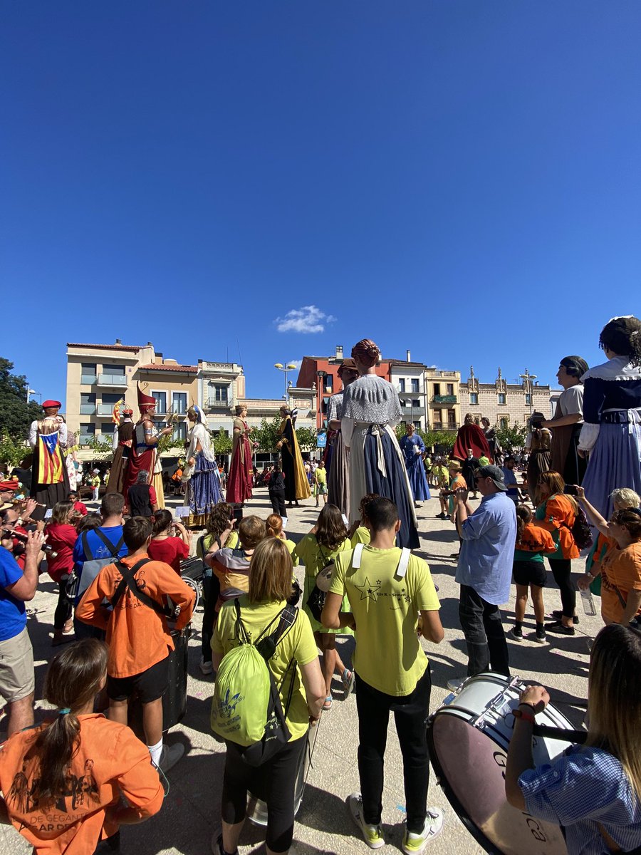 👏Un matí ben ple d’activitats de Santa Tecla a Cassà! En especial la 30a trobada gegantera de <a href="/gegantscassa/">Gegants de Cassà</a>, la fira d’entitats, i el petit botiguer.
🔝Gràcies a totes les entitats que ompliu de vida el nostre poble i tota la gent que sortiu a gaudir-ne i participar. Seguim!