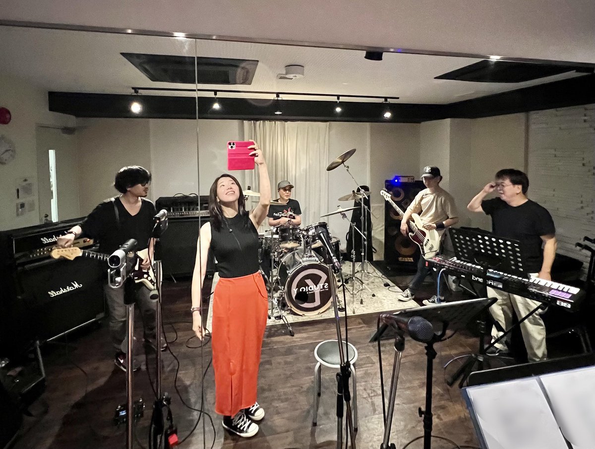 Kaori_LADY_POP's tweet photo. JUDY AND MARY cover band『JULIE and MARLEY』LIVE出演第2弾🍬🍭
※｢JULIE and MARLEY｣出演予定時間19:25～
お久しぶりのReed！前回とセトリを大幅に変更しました✨楽しんで頂けるよう、POWER全開でお迎えします❣️ぜひお越し下さい🫶
#LivespaceReed #ONEMUSIC
#STUDIOY #JUDYANDMARY https://t.co/qcpaNJLLWg
