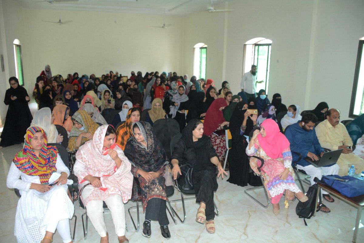 social_punjab's tweet photo. Social Welfare &amp; Bait-ul-Maal Department Punjab is committed to bridge the gender gap in entrepreneurship through its various initiatives!
#BringingChange #OnlineBusiness #DarazPakistan https://t.co/i7RpaBO5s0