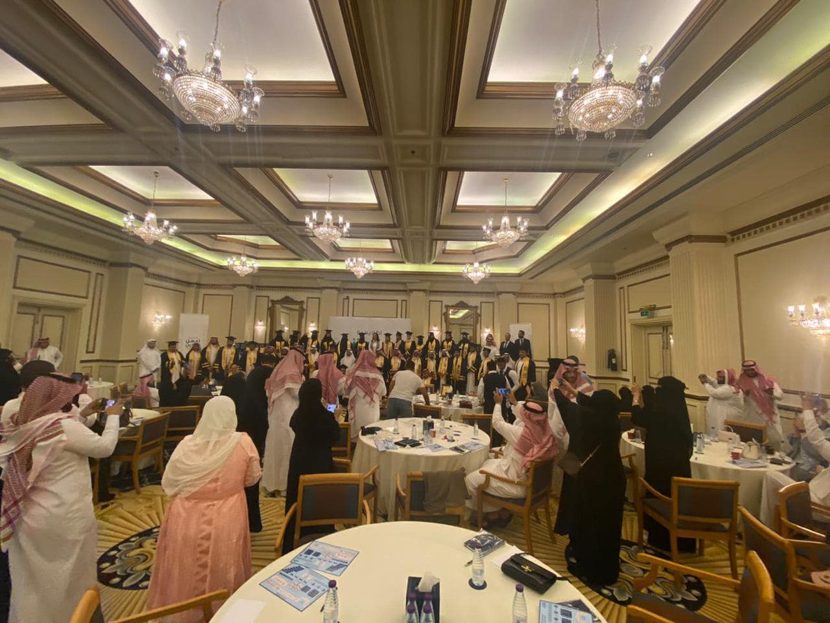 E3melBusinessAc's tweet photo. من فندق شيراتون الرياض🔥🔥

أكاديمية إعمل بيزنس تقدم لكم فعاليات حفلة تخرج الدفعة الأولى لطلبة الماچيستير المهني في إدارة الأعمال (MBA)❤️ https://t.co/MakF2aXWMF
