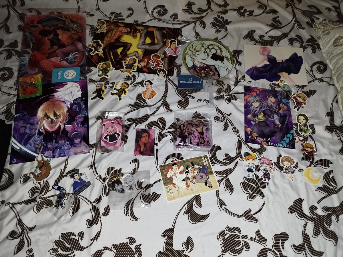 LuismiLorente's tweet photo. Por aquí todas las compritas de la #JapanWeekend 🤩

Se viene hilito destacando las cosas de cada artista 🎨

@Suitanart 
@Siplick 
@mihoshiArt 
@Aquaxtic 
@danaerue 
@ mredraccoon (insta)
@ cerealazucarado (insta)
@mareig3 
@altiegg 
@Letishery https://t.co/Ct0rIXD55R