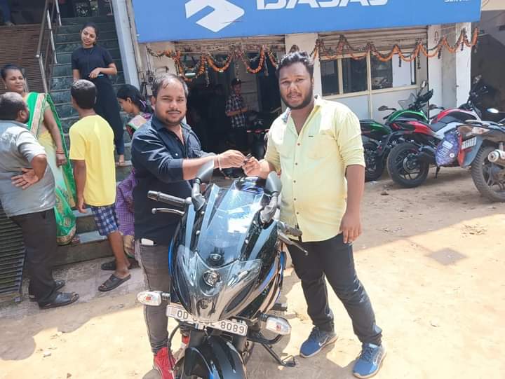JitendraKu_Nath's tweet image. ଘର କୁ ଆସିଲା ମୋର ନୂଆ ବାଇକ ପଲସର 220f. 

#NewBike
#bajajpulsar 
#pulsar220f 
#thelegendarybike 
#mydreambike 
#Bharatbajaj 
#Nayapalli 
#Bhubaneswar 
#Odisha 
#india