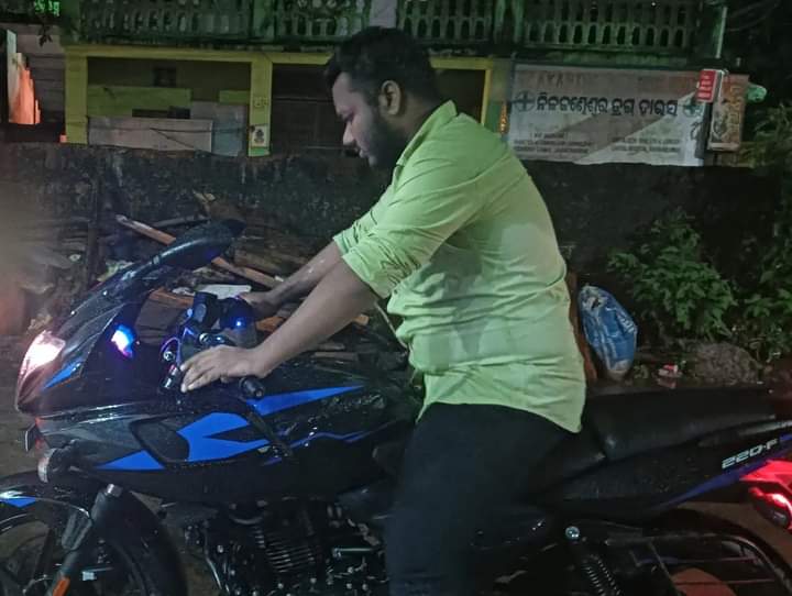 JitendraKu_Nath's tweet image. ଘର କୁ ଆସିଲା ମୋର ନୂଆ ବାଇକ ପଲସର 220f. 

#NewBike
#bajajpulsar 
#pulsar220f 
#thelegendarybike 
#mydreambike 
#Bharatbajaj 
#Nayapalli 
#Bhubaneswar 
#Odisha 
#india