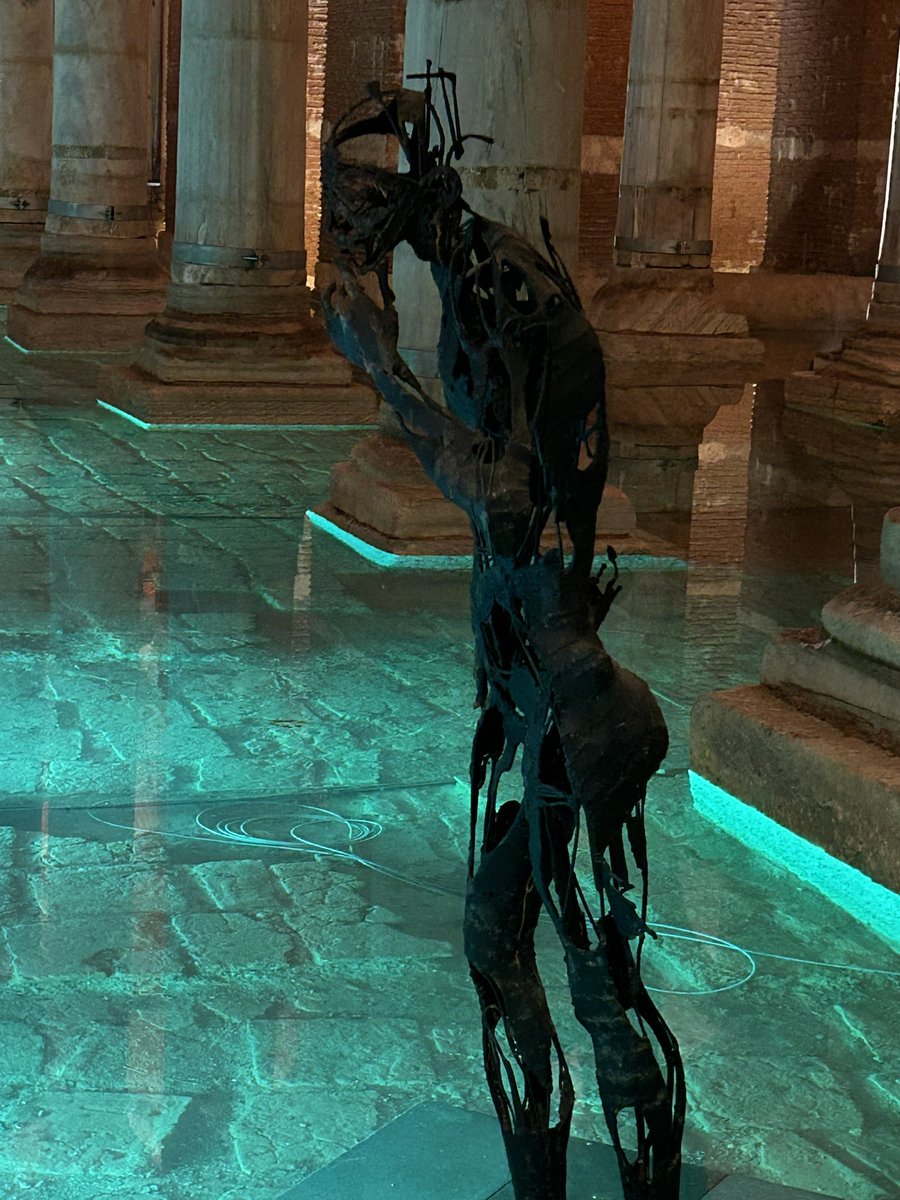 Aynen ya yazılımcı olmak çok kolay sadece ilk 30 sene zorlanıyorsun