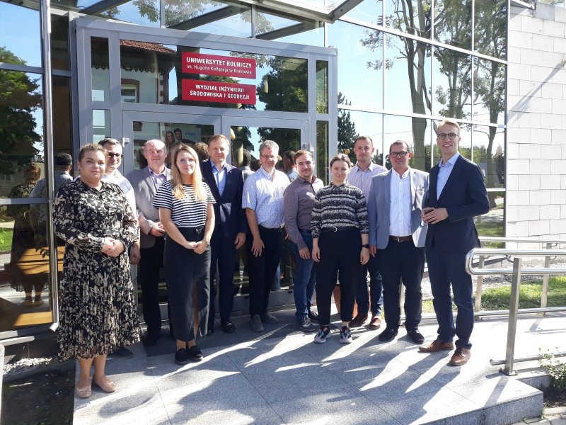 KGPiAK's tweet photo. W dniach 20-22 września br. odbyły się trzydniowe warsztaty konsorcjantów #GeoSen @NCBR_pl  z @UR_Krakow, @TUDarmstadt, CORAmaps oraz GEOMATIC Michał Wyczałek–Jagiełło 📸 https://t.co/rUhJsqp8s3 https://t.co/hMpSeBkRyv
