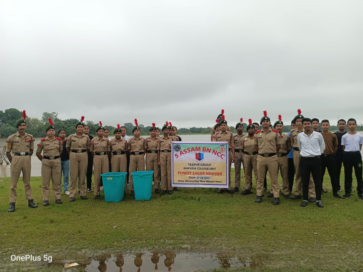 nccner's tweet photo. 🌊🌱Cdts of #5ASSAMBnNCC continued commendable efforts to clean river banks, preserve water bodies &amp; contribute to the #SwachhBharat initiative at Narayanpur &amp; Bihpuria. Let's nurture our environment &amp; create sustainable future for all.  #SHS2023 
 @SwachhBharatGov @swachhbharat https://t.co/3TT0aZUgIQ