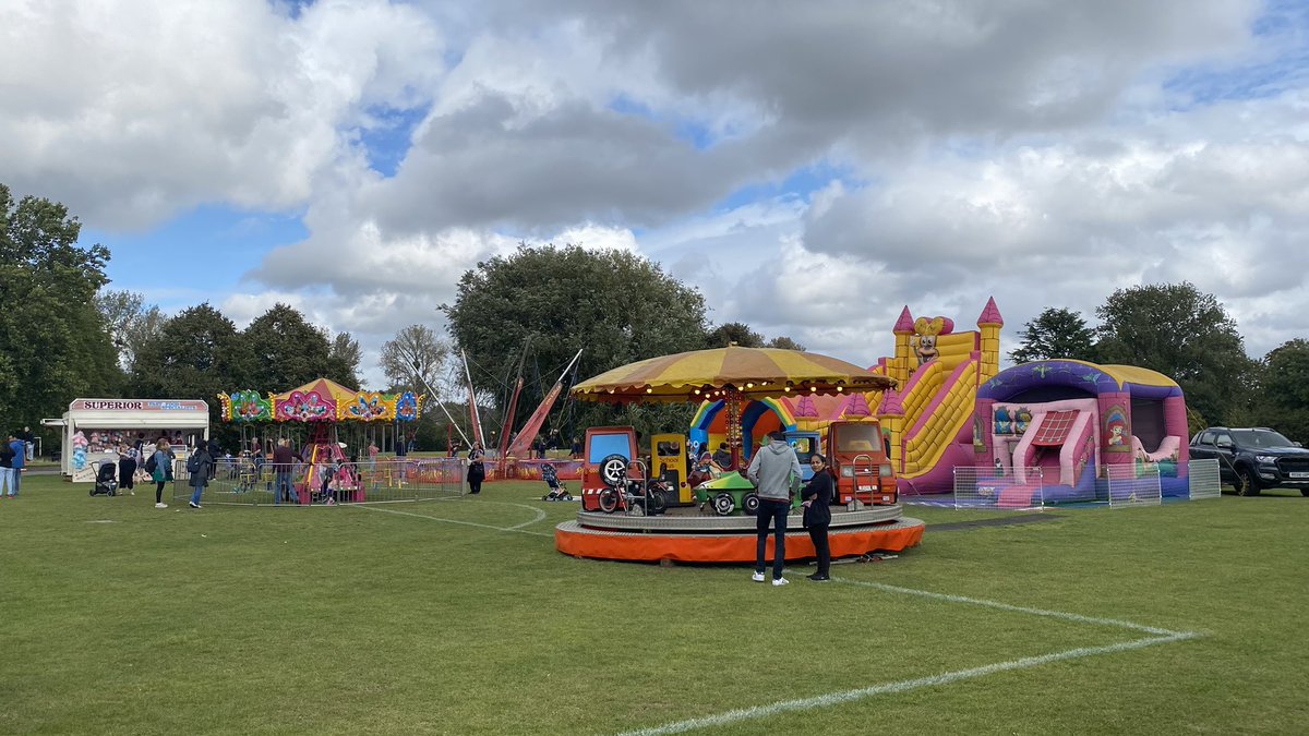 MPSPinnerSouth's tweet photo. Woop-woop, it’s the sound of da police!

Come down to #Roxbourne Park, #Pinner and enjoy the street food and dog show at #RoxyFest, supported by @ElliotLeeAgent. https://t.co/V6o7iVbnCv