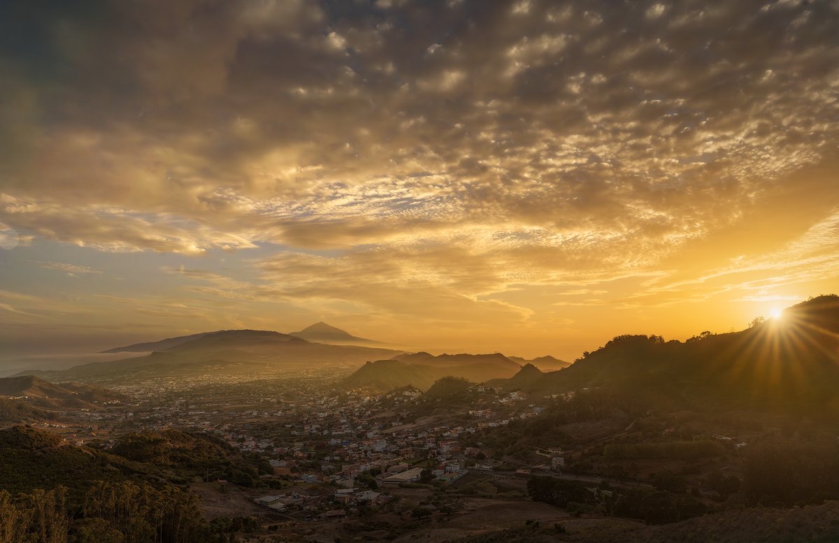 Imanolzuaznabar's tweet photo. ¡ Vamos esta semana a elegir la foto de Septiembre para el calendario del 2024! 😊 Una gran tormenta el Albacete de hace dos semanas, un atardecer en Jardina frente al Teide, El Cedro en La Gomera y un increíble cañón en Islandia 
En el siguiente tweet están las votaciones ⬇️ https://t.co/eYvJ5Xylcb