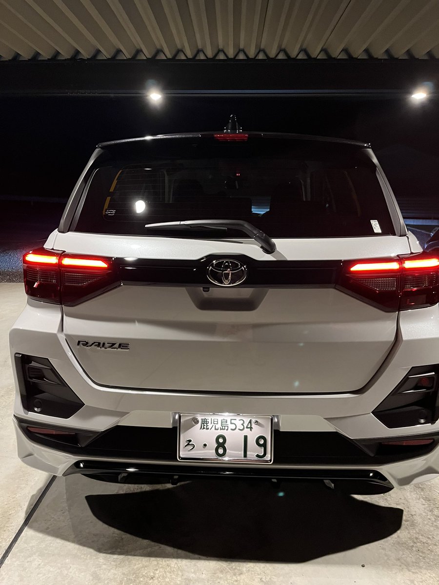 fate377's tweet image. 待ちに待ったライズ納車しました♪
意外と大きくてビックリした😲
シートヒーターもあってハリアーよりもめっちゃ便利✨まだ使わないけど💦

妻の車なのに相談しながらほとんど僕好みのカスタムになった😂
カーポート大きくして良かったw

#TOYOTA
#RAIZE