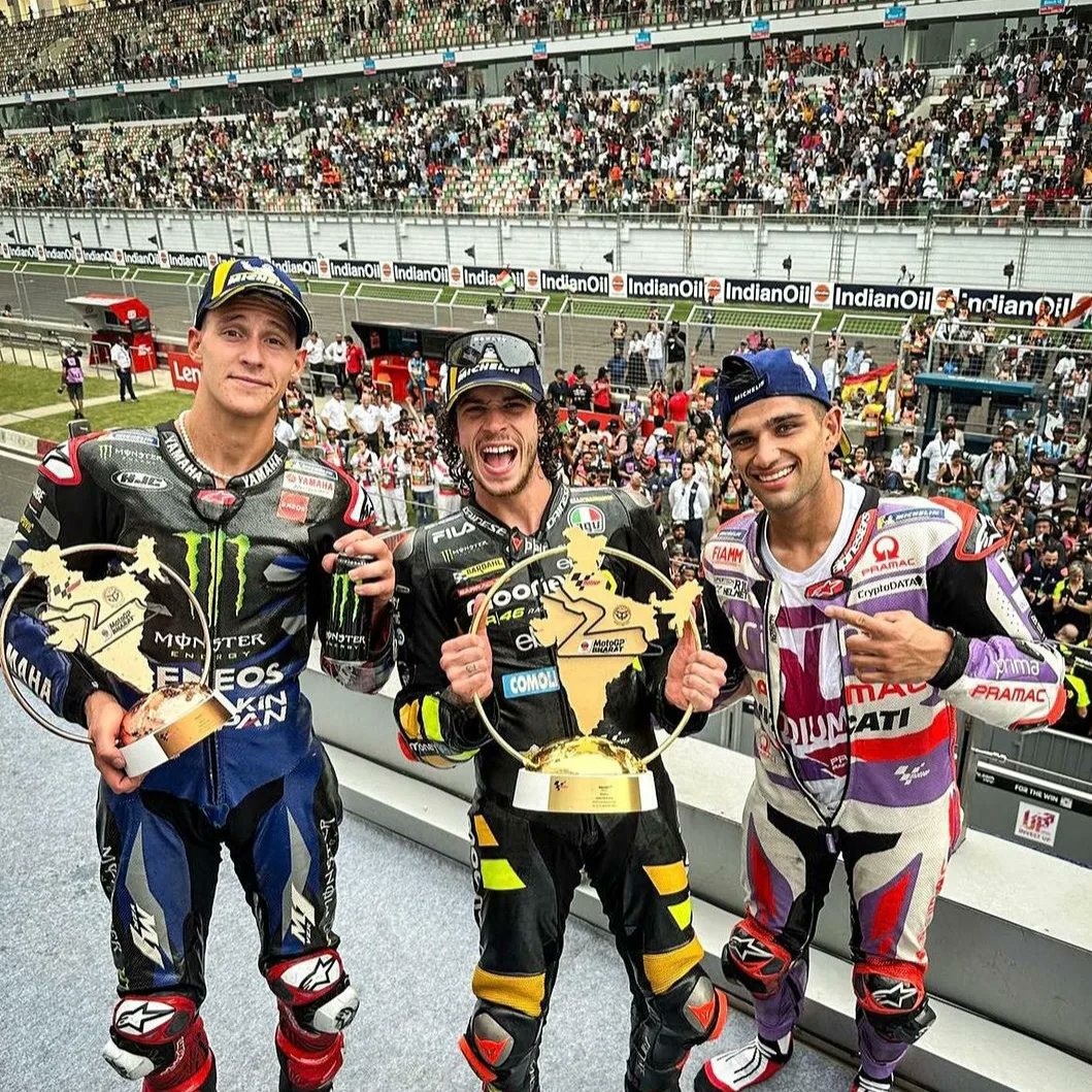 fcjorgemartin's tweet photo. Sin aire nos has dejado también a nosotros con la carrera de hoy @89jorgemartin. Enhorabuena por el 🅿️2️⃣ #INDIANGP #MotoGP
Recortando puntos 12+1
#FanClubJorgeMartin
#JM89 #JM88Forever
#Martinator #CabezaYGas #Sangre
#FamilyJM #PrimaPramacRacing
#ForzaDucati https://t.co/zUgxB24G14