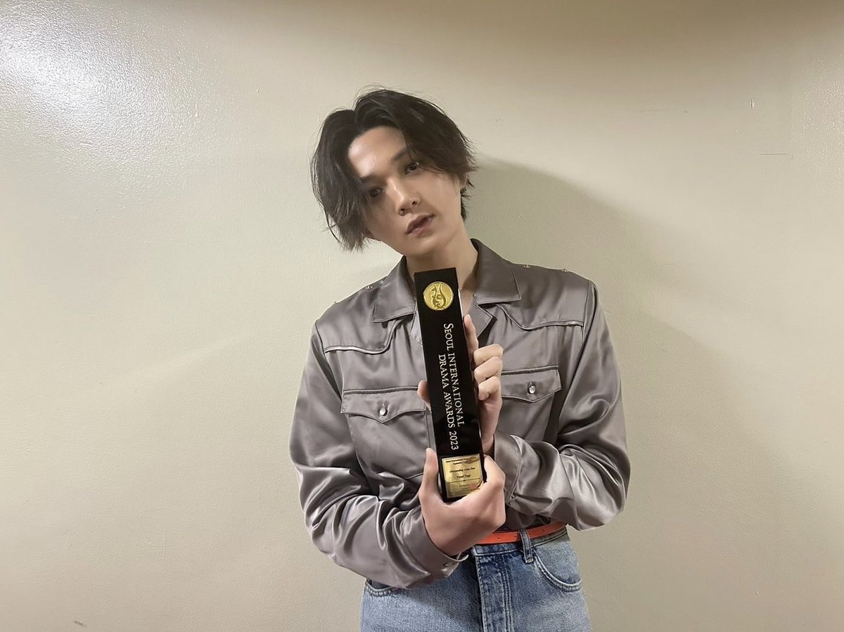 Seoul International Drama Awards 2023
トロフィーをスタッフさんが
届けてくれました（ ;  ; ）

ありがとうございます。。

改めて皆さんの応援のおかげです！（ ;  ; ）
本当にありがとうございました！！

舞台も無事に福岡千秋楽終了♡
福岡らびゅです！！

八木勇征

#FANTASTICS