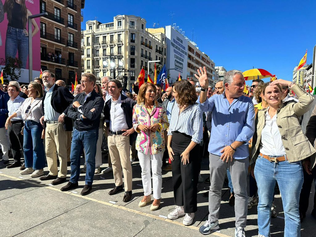 🔵 La presidenta <a href="/MargaProhens/">Marga Prohens</a> minuts abans de començar l’acte ‘Enfront de l'amnistia, igualtat’ a Madrid