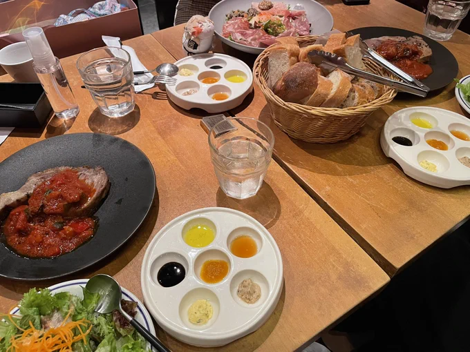 今日はくまみさんとはくじさんにお誕生日お祝いしていただいて美味しいお料理とケーキを食べていっぱい遊んでもらいました!人生で一番楽しい誕生日になって最高にはっぴっぴーです 
