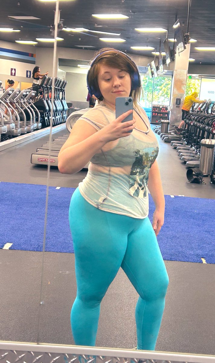 Lower body and cardio day featuring the broadest definition of a “shirt”