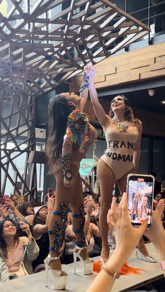 elvssszzz's tweet photo. They got the POWER ✨🏳️‍⚧️

@itsmekatkat @berniediday 

#TransRevolution #TransPower
#TransRightsAreHumanRights
#DragRacePH https://t.co/vYI1C2wNul