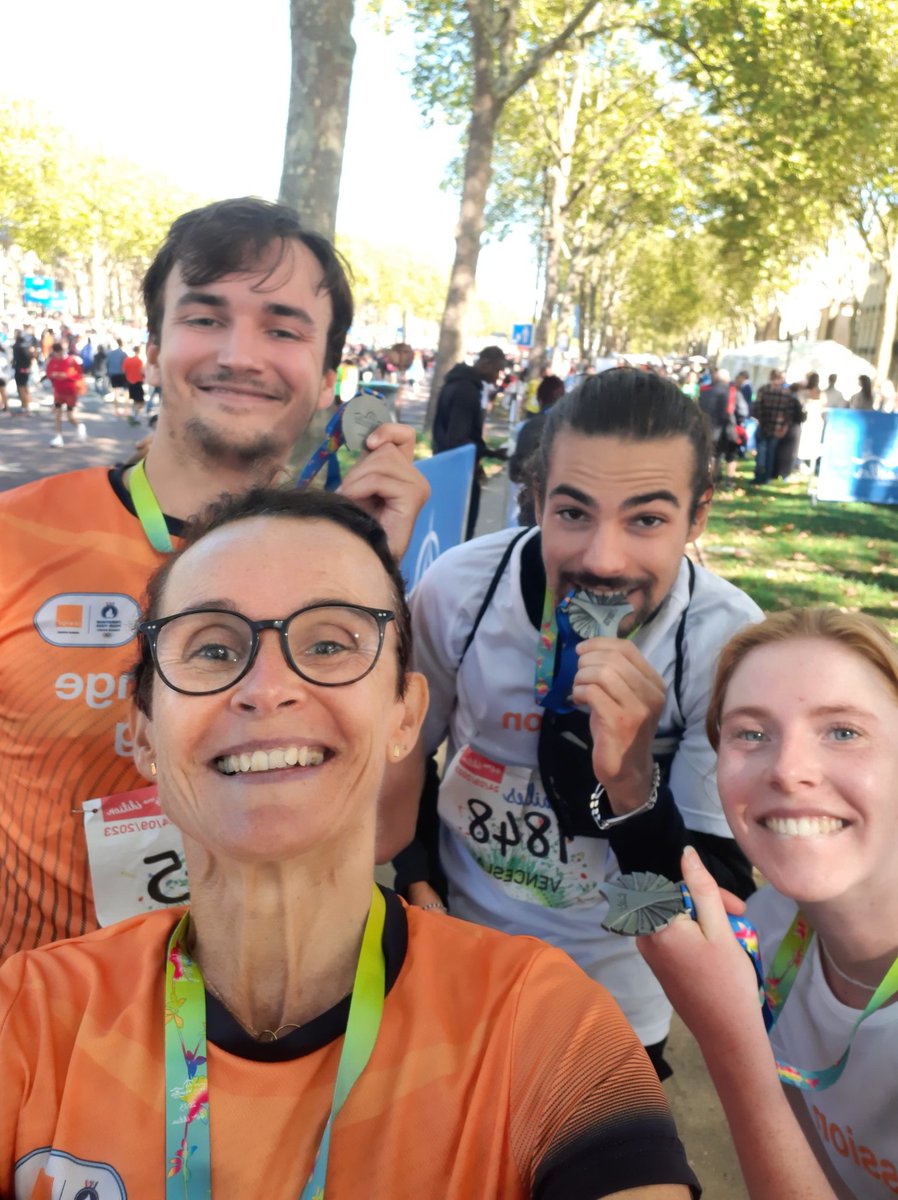 LarrocheC's tweet photo. Paris Versailles 2023 merci @OrangePassionF #orangerunning c'était chouette ! Bravo à tous ! https://t.co/0aIOiigI48
