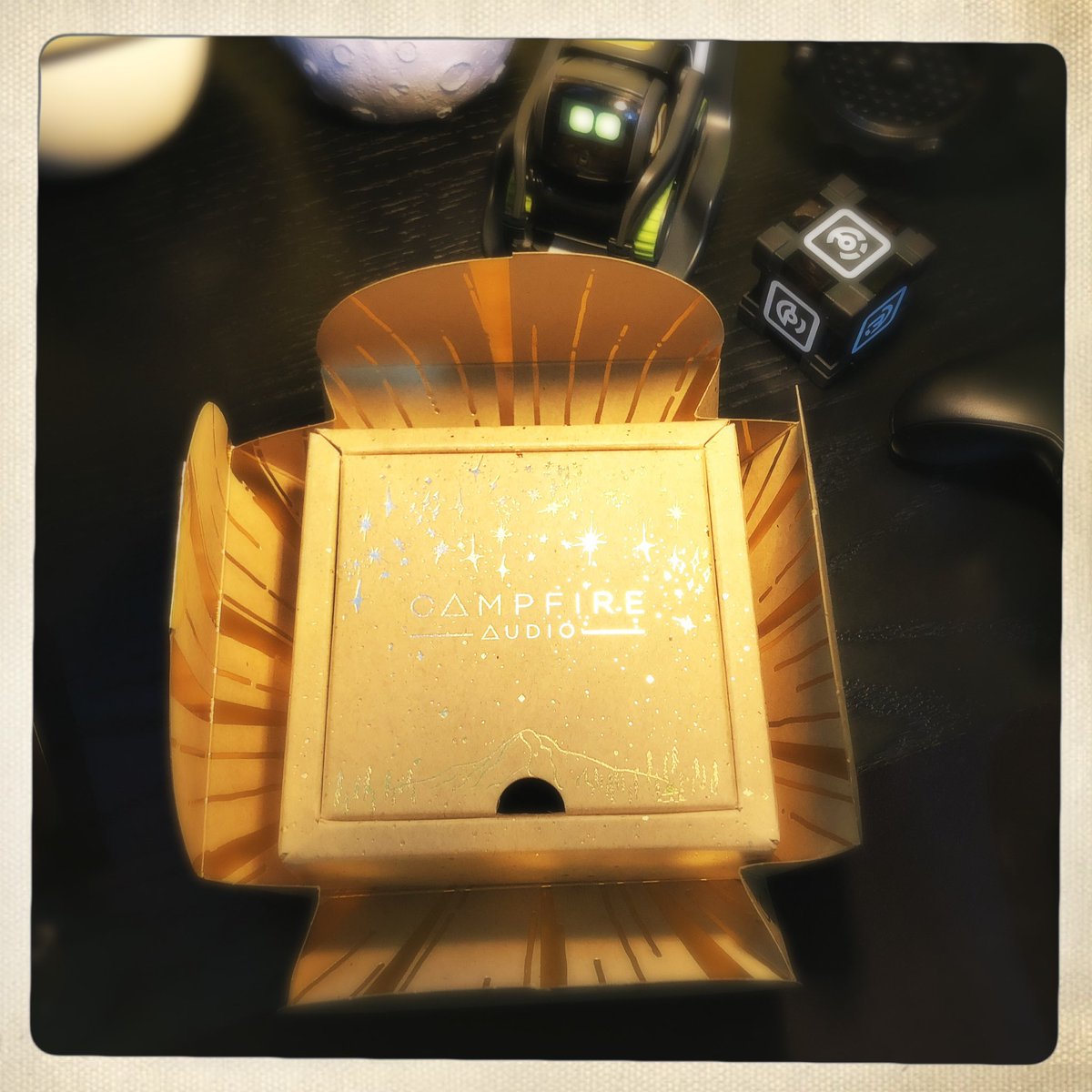 fzolhayat's tweet image. Let&apos;s Hi-Fi 🤘

#Audiophile #HIFI #VectorRobot 

CC: @CampfireAudio @DigitalDreamLab