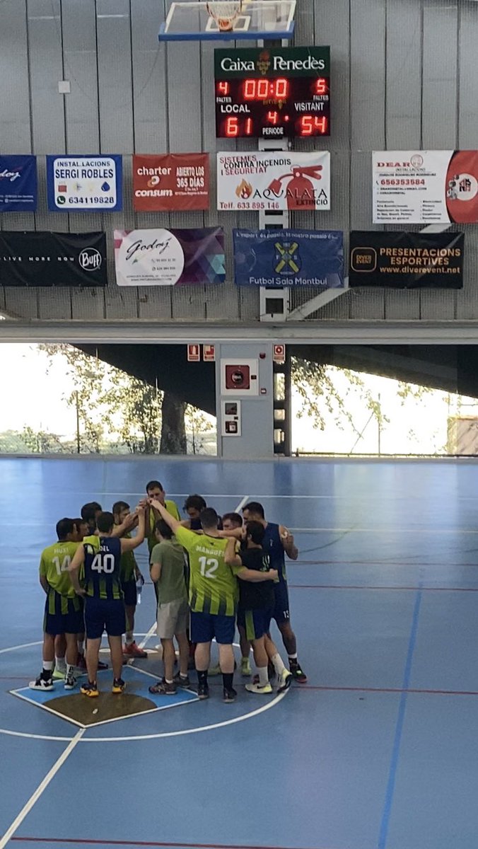 rickymerinoa's tweet photo. Avui hem donat suport al primer partit oficial de bàsquet a Montbui!

Moltes gràcies a totes les persones que ho heu fet possible! Que això sigui només l'inici de tot el que es pot aconseguir amb el bàsquet a Montbui.

Secció de bàsquet amb la @udsanmauro 

#esportsmontbui https://t.co/XcW4TW9dkM