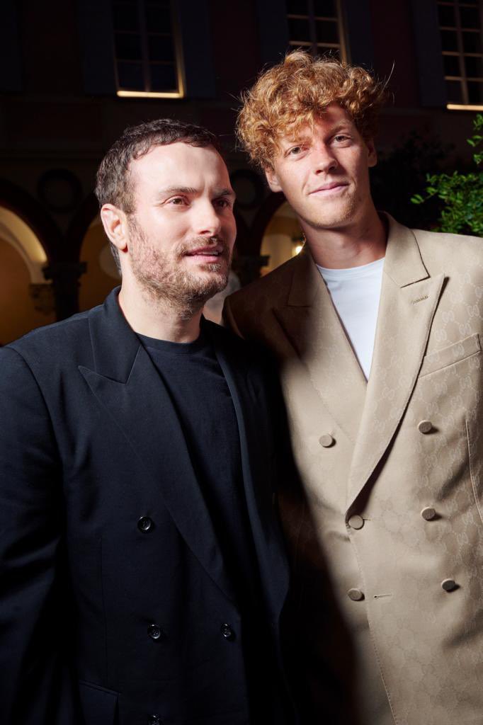 janniksin's tweet image. Complimenti Sabato per questo show straordinario a Milano! E stato un momento molto speciale con te e il tuo team 🙌🏼