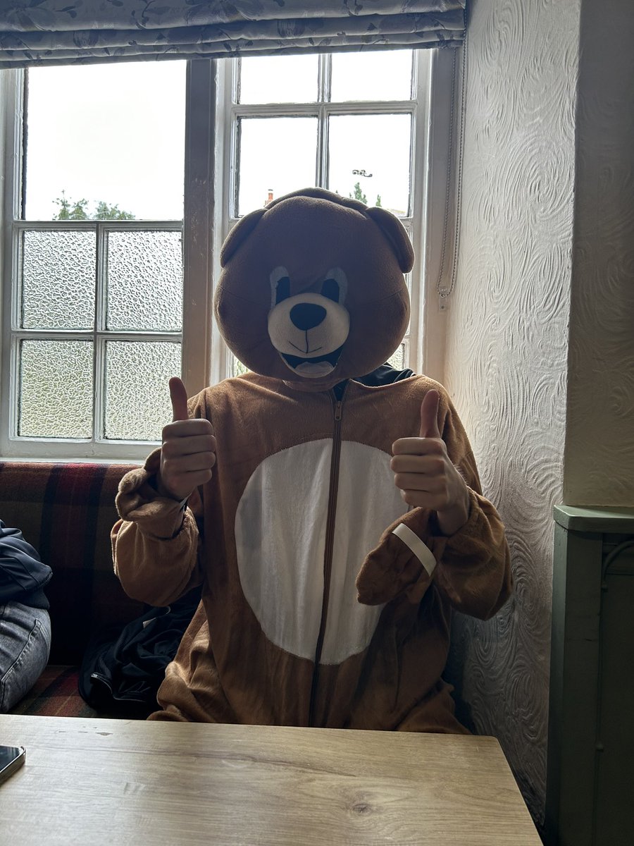 Another Bear for the collection today for  Ross, adding “Double Agent Bear” to the record.

Other bear nominees for today were:

Ross again with a repeat “Rabona Bear” from last season…✅

Olly with “Backpass Bear”✅ 

Congratulations again Ross, enjoy your wins mate🍾