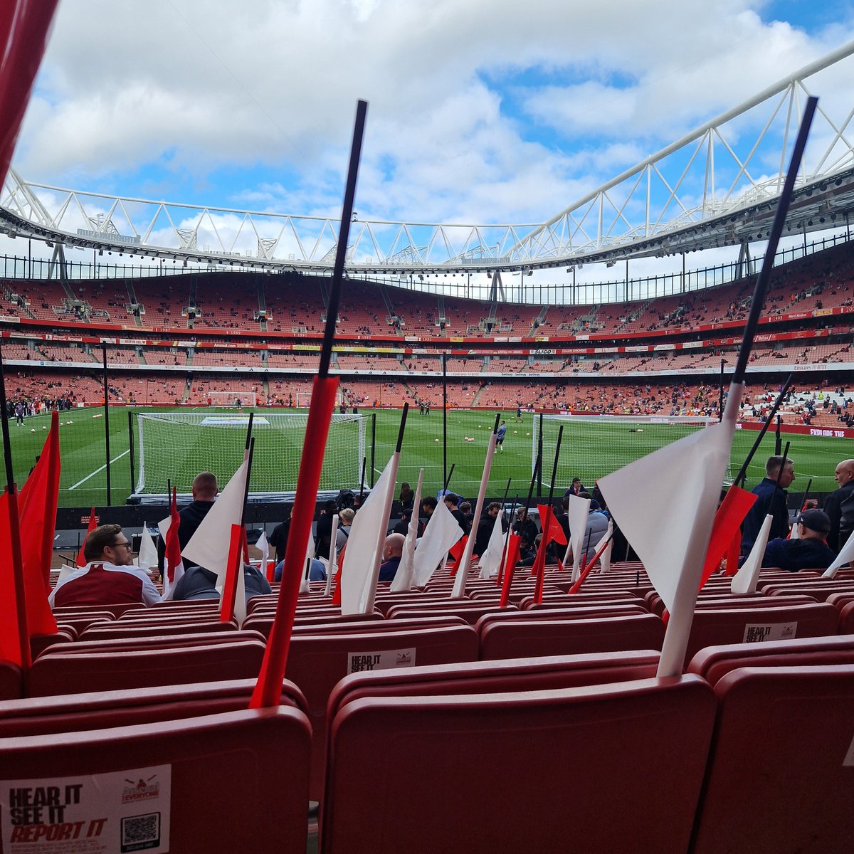 Tuathadedanann_'s tweet image. Can't wait for Derby day. Clockend ready and waiting...over to you Ashburton army.🔴⚪️⚽️ #ARSTOT #AA #clockend #ashburtonarmy #birthdaygift #bestwifeever #Arsenal