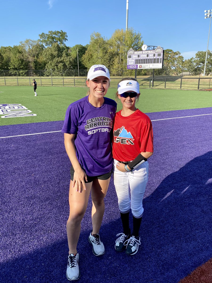 Day 1 of camp @UCASoftball went great! @kaija_gibson , look who I met today while there. 🥰 Thanks for umpiring today, Jordan! @Softball_Home @LegacyLegendsS1 @CoastRecruits @IHartFastpitch