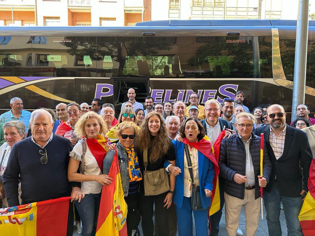 MoralaMarco's tweet photo. Junto a mis compañeros de PP Bierzo y PP León en el acto en defensa de la #igualdad de todos los españoles. #24S https://t.co/p67rocbE3i