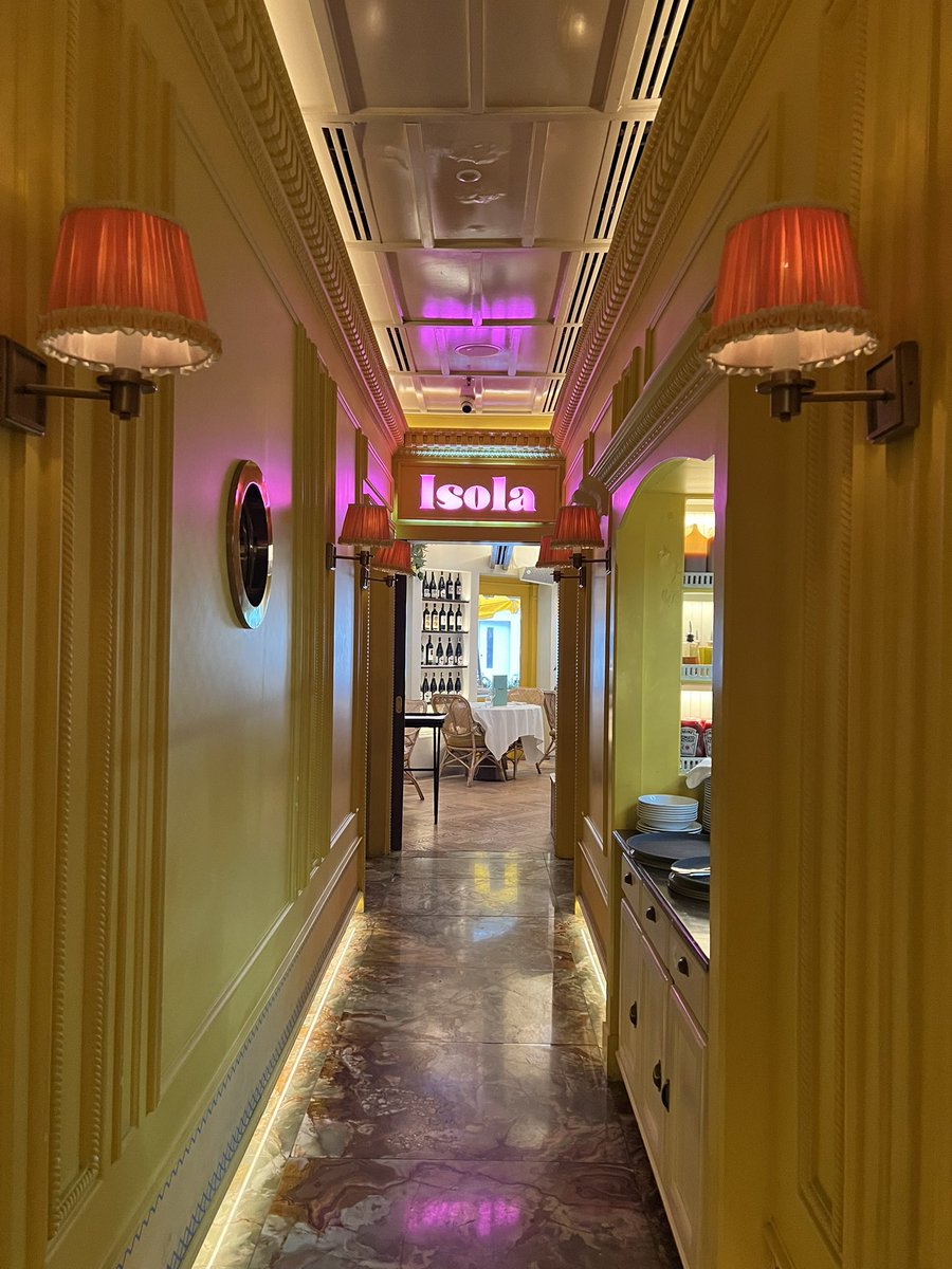 K81WF's tweet photo. 📍Isola, Gaysorn Village🇮🇹🍝🍋🌟 อาหารอิตาเลี่ยน เราซื้อดีล50% #grabfooddinein มาคุ้มมาก ไม่ต้องเสียอะไรเพิ่มแล้ว ร้านสวยบรรยากาศดี ถ่ายมุมไหนก็ปัง อาหารอร่อย คุณภาพดี Arancini หอมทรัฟเฟิลอร่อย ชอบ Vongole สุดจานใหญ่มากกินไม่หมดต้องห่อกลับ😂 @aroii #อร่อยบอกต่อ #อร่อยจนต้องรีวิว https://t.co/usPeSAtRhQ