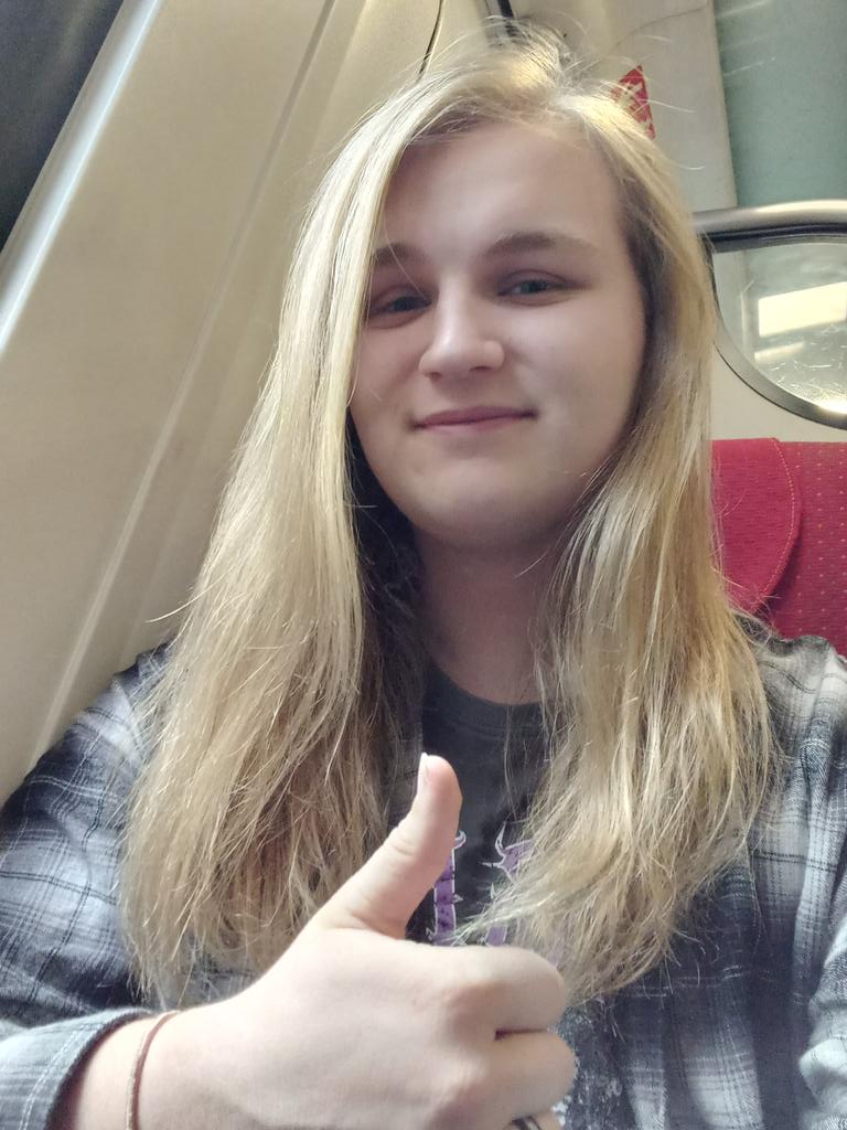 TheTransQueenie's tweet photo. @MysticFoxyWolf 👋 https://t.co/YQPcymYcZo