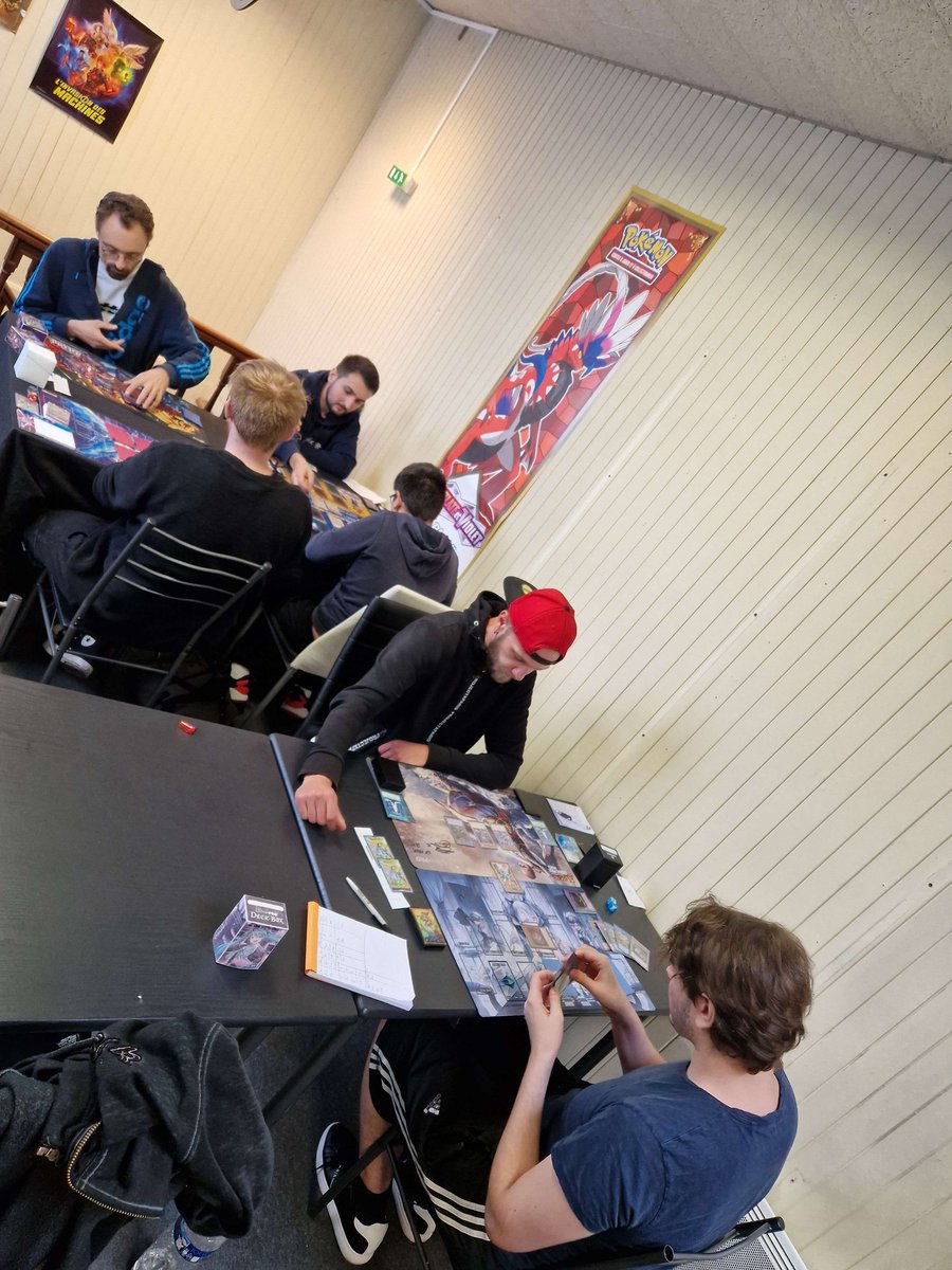 topdeckCompagny's tweet photo. Aujourd'hui à guyajeux Angoulême se déroule l'OTS championship une vingtaine de joueurs se battent pour obtenir leur place pour les championnats d'Europe, vous pouvez retrouver certains des matchs en live sur https://t.co/6NUzb9MTAx n'hésitez pas à passer voir 😉 https://t.co/5CIUSOFwkp