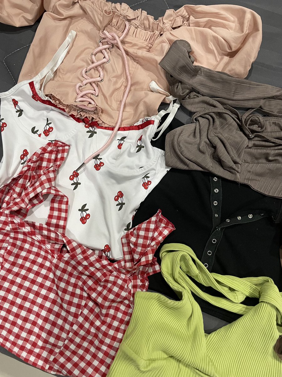 quinrrcc's tweet photo. ส่งต่อเสื้อผ้ามือ1มือ2 มีมากกว่าในรูปค่ะะ 💟

 — ลงวันนี้ 24/09 (20:30)🫶🏻

📦 ทุกตัวรวมค่าส่ง ราคาไม่เกิน130ค่าบ อยากขายอยากขาย🤘🏻
 
#ส่งต่อเสื้อผ้า #ส่งต่อเสื้อผ้าy2k #ส่งต่อเสื้อผ้ามือ2 #ส่งต่อเสื้อผ้ามือสอง #เสื้อผ้ามือสอง #เสื้อผ้ามือ2 #โ��๊ะเสื้อผ้า #ส่งต่อคสอ #ส่งต่อกระเป๋า https://t.co/J8Jl11esM3