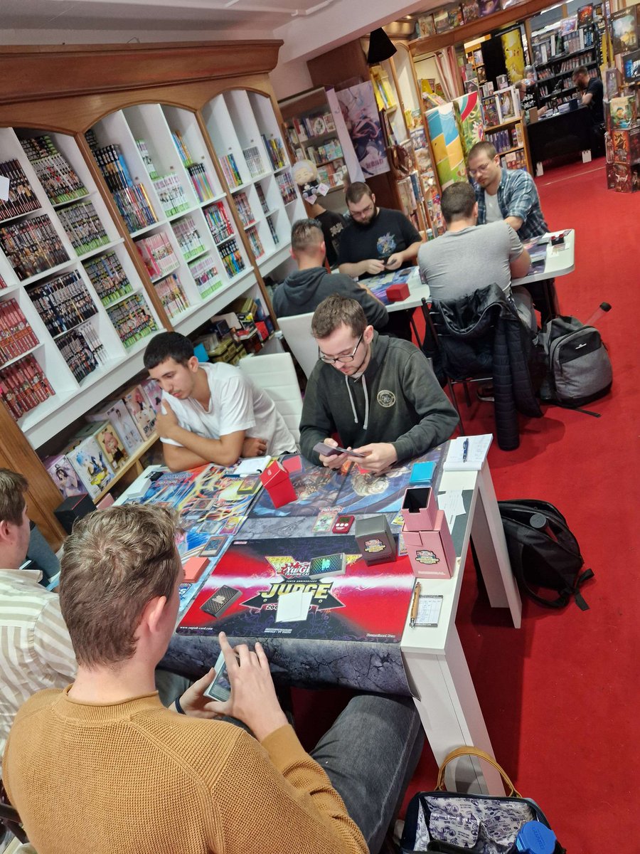 topdeckCompagny's tweet photo. Aujourd'hui à guyajeux Angoulême se déroule l'OTS championship une vingtaine de joueurs se battent pour obtenir leur place pour les championnats d'Europe, vous pouvez retrouver certains des matchs en live sur https://t.co/6NUzb9MTAx n'hésitez pas à passer voir 😉 https://t.co/5CIUSOFwkp