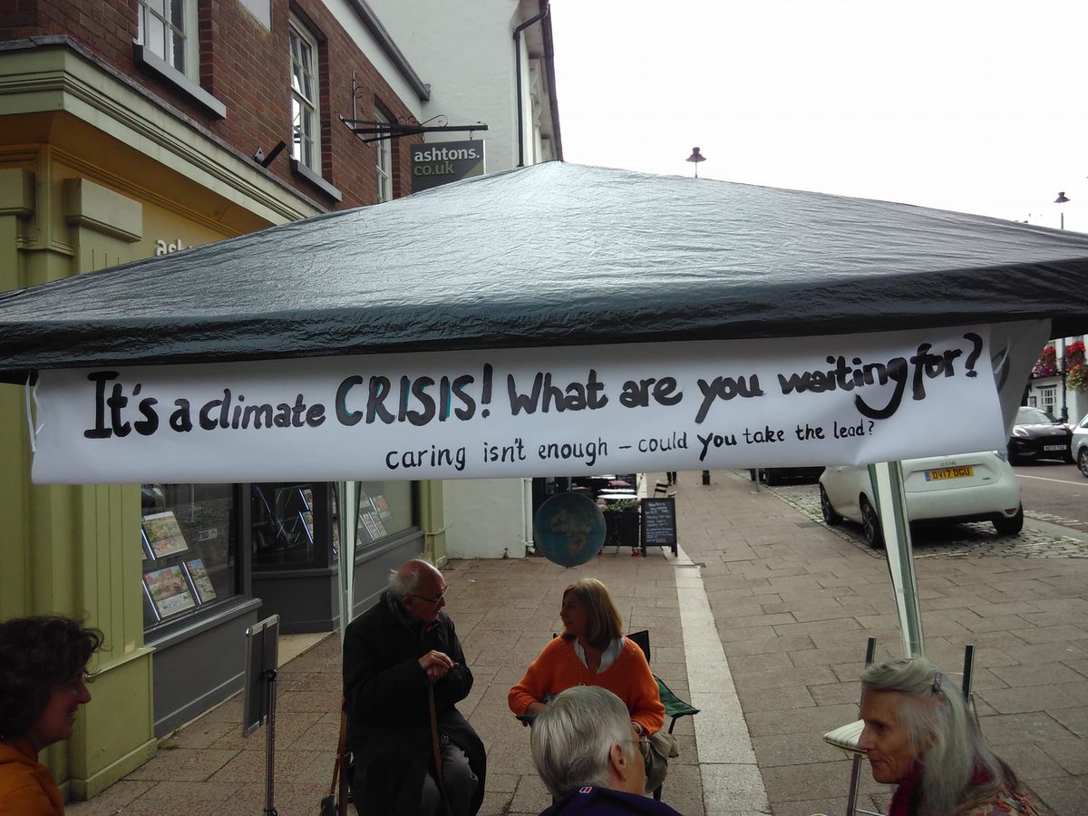MeetingQuaker's tweet photo. We were on Berkhamsted High Street this morning holding our Meeting for Worship amidst the traffic noise and fumes, dogs barking, wind tugging, food smells and bustle - and the silence had never felt so powerful as we witnessed as #Quakers4ClimateAction @BritishQuakers https://t.co/JrBNbFMDZf