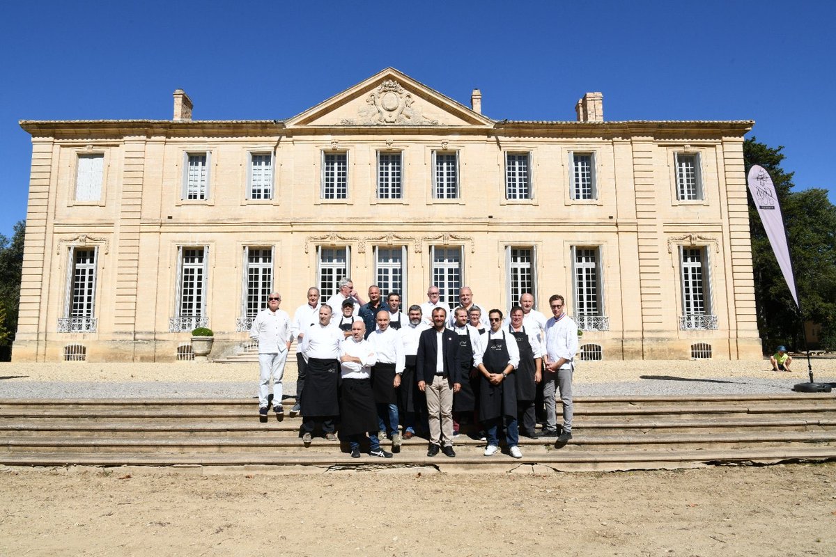 🌳1e édition du pique-nique des Chefs d’Oc, dans les jardins du château de la Piscine, Folie montpelliéraine érigée au XVIIIe siècle. 
📜 Au menu : des produits du terroir et de saison, accompagnés de vins AOP Languedoc. Bon appétit ☺️