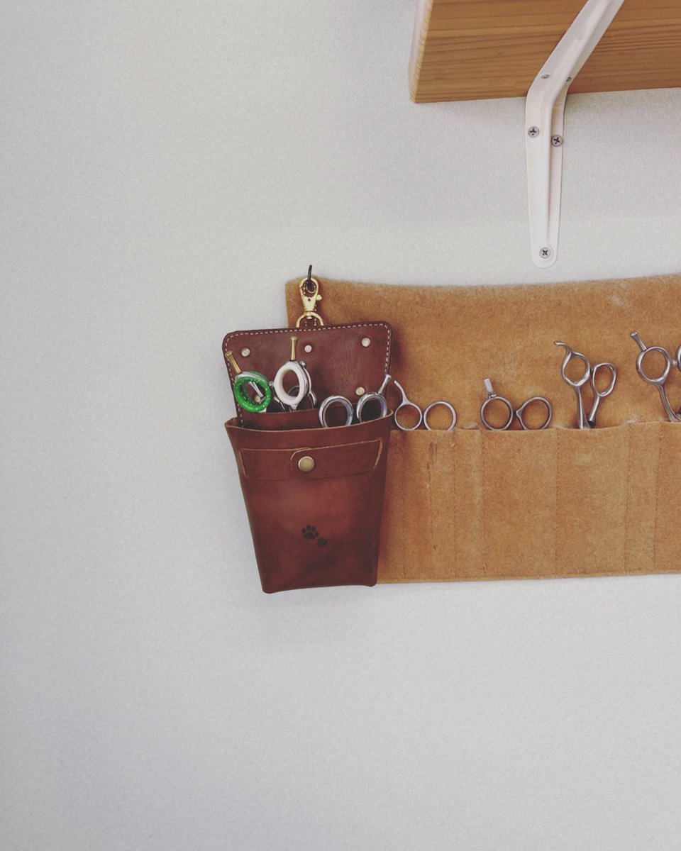 gbSkyCraf66's tweet photo. グローブ以外にも色々と作成。

革小物も一品ものから定番型までご用意させていただきます。 https://t.co/d8dUrKR8h0