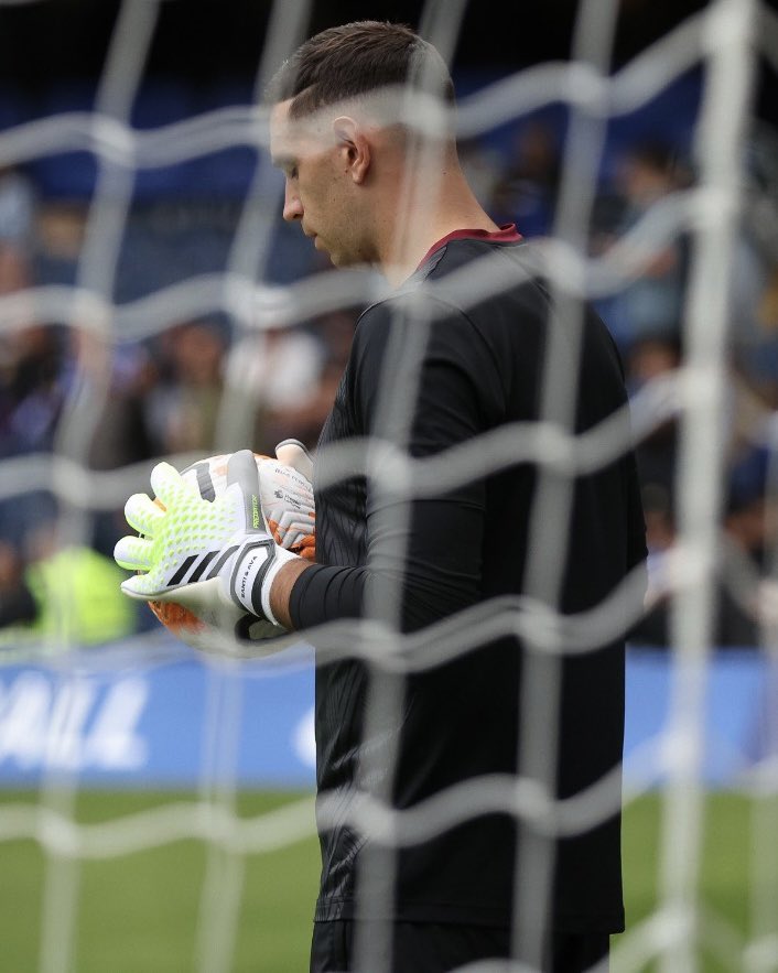 AVFCOfficial's tweet photo. Dibu. https://t.co/JBqx7pz4Qt