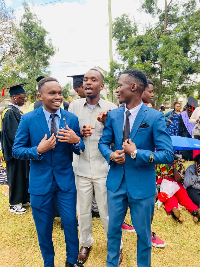 LokiEddy's tweet image. &quot;Dressed for success.&quot;
#UoNclass2023