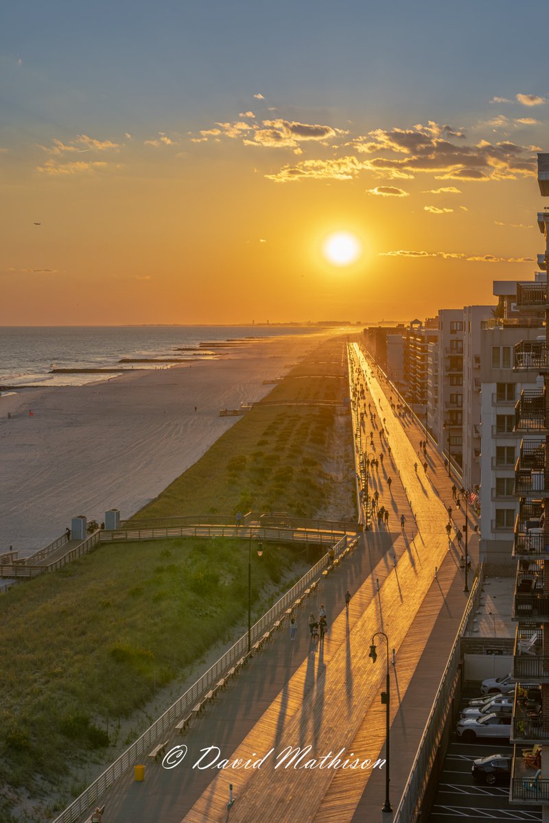 Happy autumnal equinox!

Long Beach's "Boardwalkhenge" was clouded out this year, but fortunately I took some 'test' shots of the sun setting straight down the boardwalk back on Weds Sept 20 at 6:45pm. 

The days are getting shorter, the shadows longer. 

Enjoy, it's fall 📷
