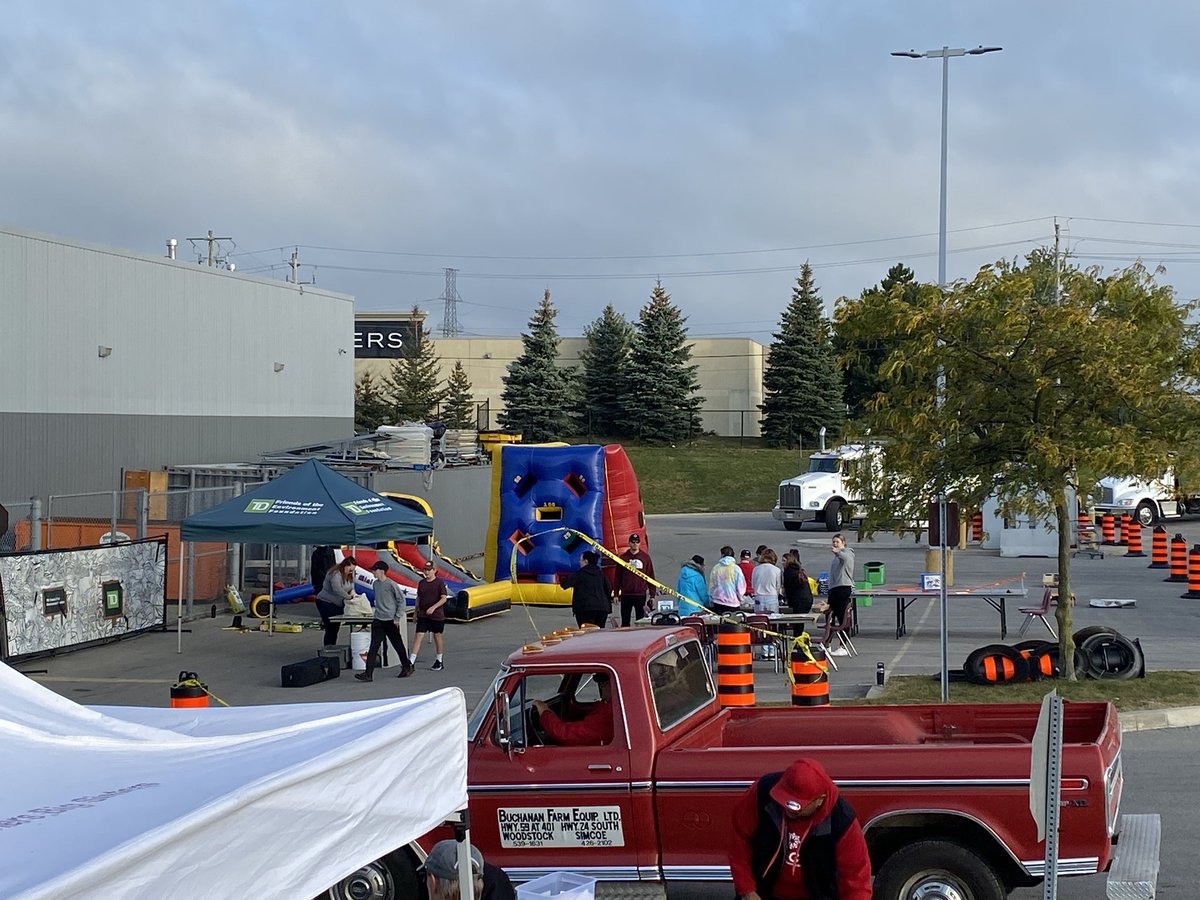 Check out some classic rides. The @BBBS_Oxford Big Car Show is on now at Canadian Tire till 1 today. Food, fun and classic cars. Find out how you can be a mentor to a local youth too. #WdskOnt.